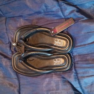 W NB puffy flip flop